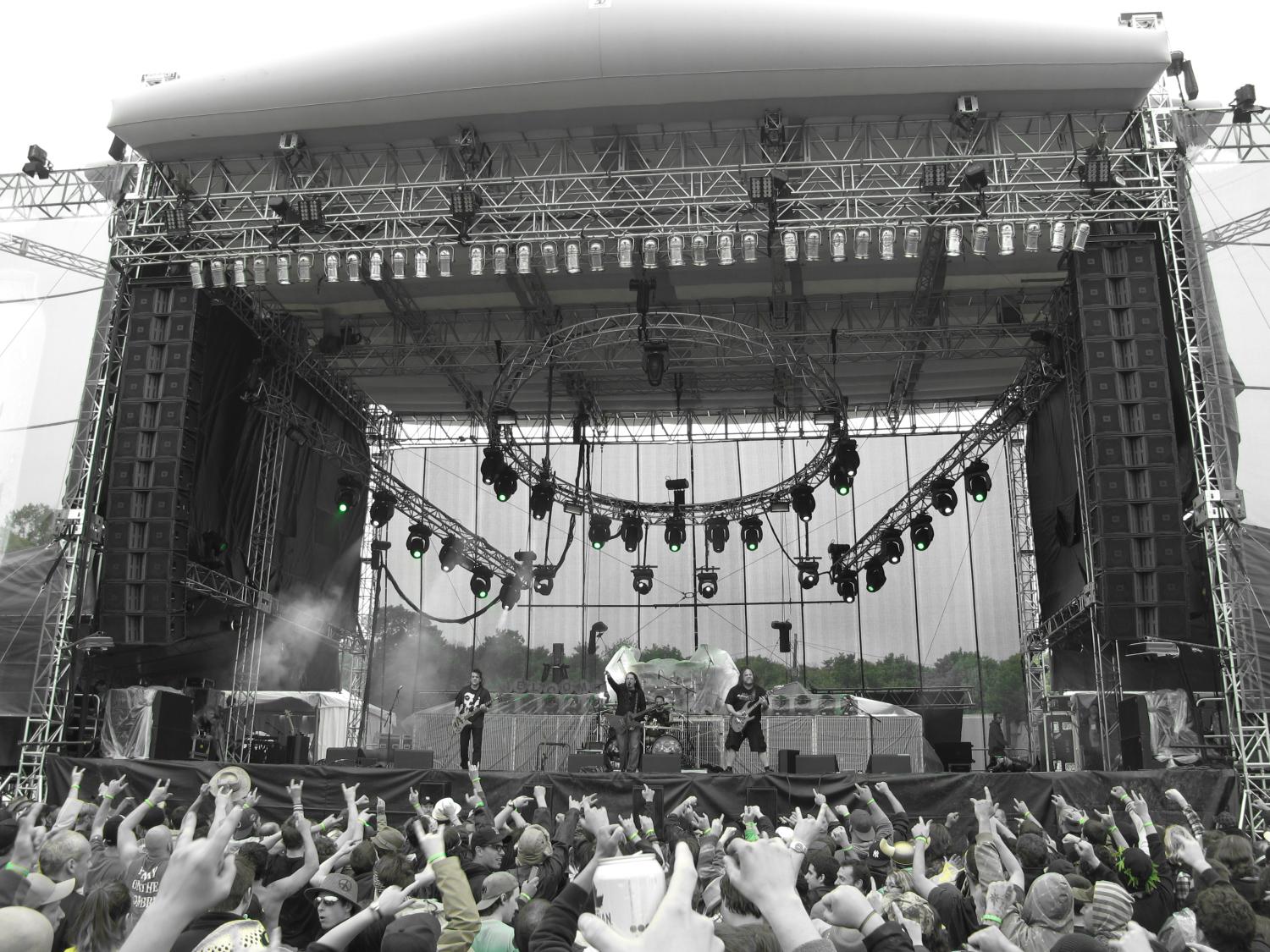 AA-4-AlcoholicA-A_Woodstock_Onstage+crowdJPG